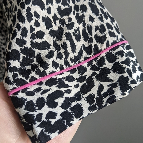 VINTAGE Anna and Frank 100% Silk Blouse Black and White Animal Print L - Picture 12 of 12